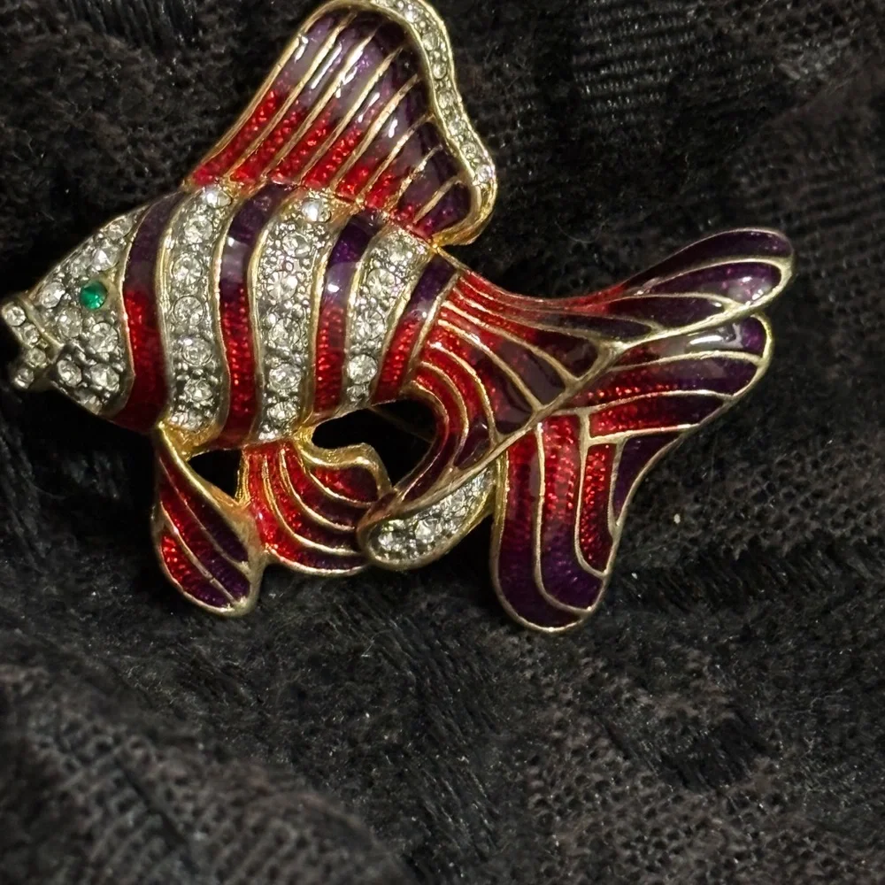 ELEGANT VINTAGE KOI BROOCH
